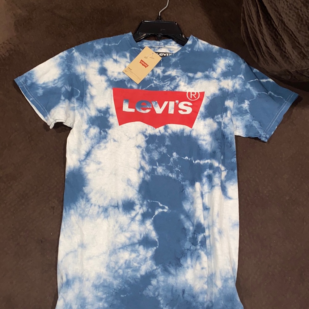 Levi’s tie die shirt(Brand new with tags)